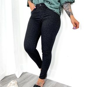 14W Judy Blue Black Cheetah Skinny Jeans